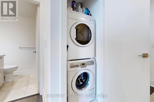 2202 - 32 Davenport Road, Toronto C02, ON - Indoor Photo Showing Laundry Room