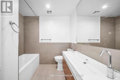 2504 - 70 Distillery Lane, Toronto, ON - Indoor Photo Showing Bathroom
