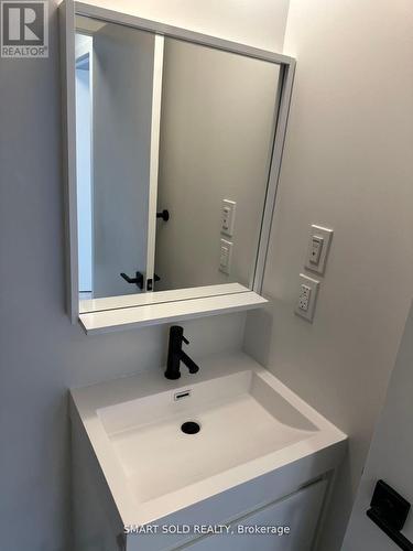 1501 - 2 Augusta Avenue, Toronto, ON - Indoor Photo Showing Bathroom