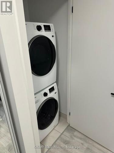 1501 - 2 Augusta Avenue, Toronto, ON - Indoor Photo Showing Laundry Room