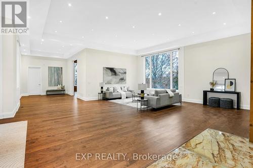 15 Glenview Heights Lane, King, ON - Indoor Photo Showing Living Room