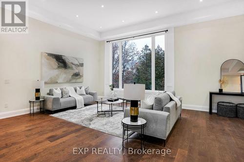 15 Glenview Heights Lane, King, ON - Indoor Photo Showing Living Room