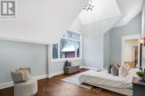 15 Glenview Heights Lane, King, ON - Indoor Photo Showing Bedroom