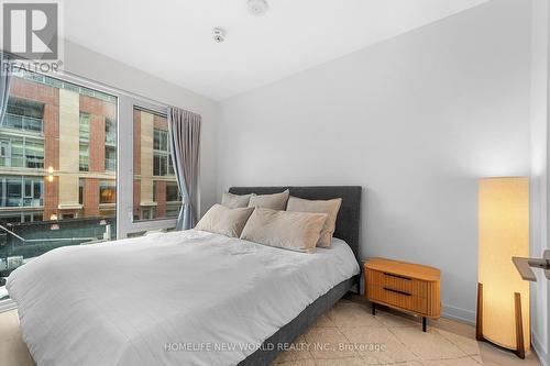 103 - 33 Helendale Avenue, Toronto C03, ON - Indoor Photo Showing Bedroom