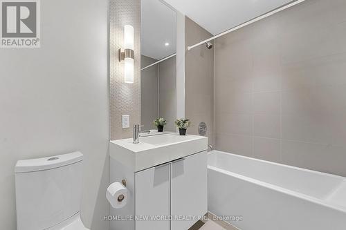 103 - 33 Helendale Avenue, Toronto, ON - Indoor Photo Showing Bathroom