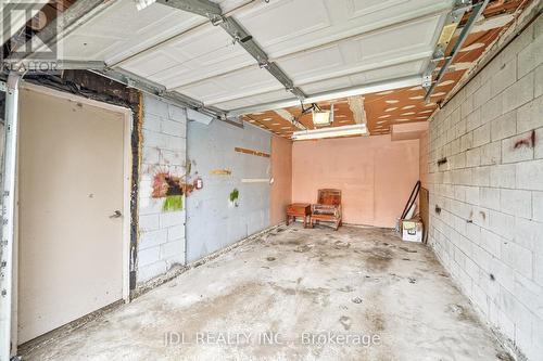 73 - 2395 Bromsgrove Road, Mississauga, ON - Indoor Photo Showing Garage