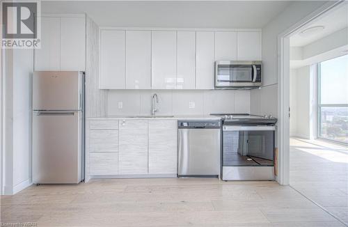 60 Frederick Street Unit# 2209, Kitchener, ON - Indoor Photo Showing Kitchen