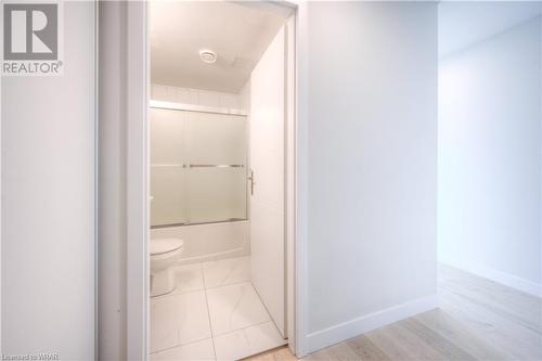 60 Frederick Street Unit# 2209, Kitchener, ON - Indoor Photo Showing Bathroom
