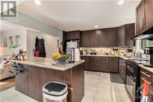 30 Fringewood Drive, Stittsville, ON - Indoor Photo Showing Kitchen With Upgraded Kitchen