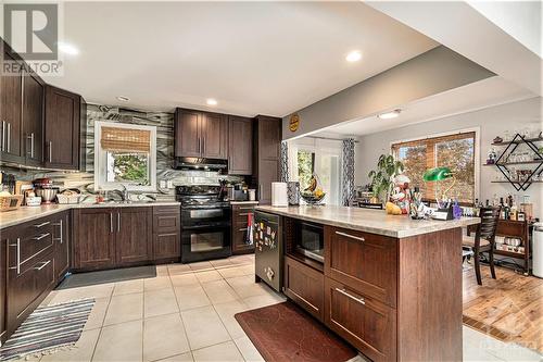 30 Fringewood Drive, Stittsville, ON - Indoor Photo Showing Kitchen With Upgraded Kitchen