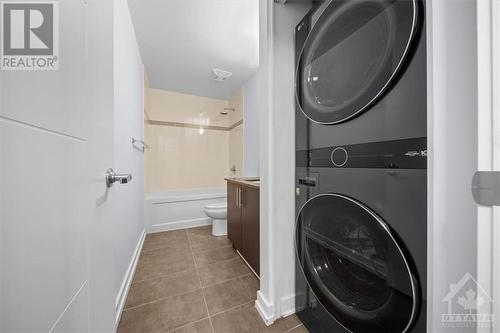 40 Nepean Street Unit#1807, Ottawa, ON - Indoor Photo Showing Laundry Room