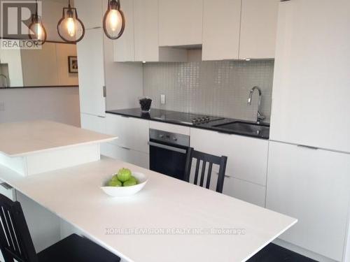810 - 5 St Joseph Street, Toronto, ON - Indoor Photo Showing Kitchen With Upgraded Kitchen