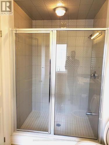 39 Cryderman Lane, Clarington, ON - Indoor Photo Showing Bathroom