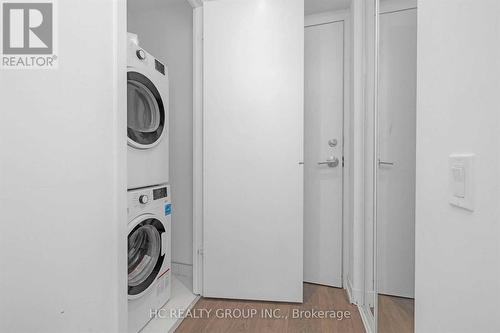 5607 - 898 Portage Parkway, Vaughan, ON - Indoor Photo Showing Laundry Room