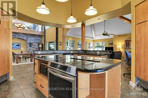 325 Berry Side Road, Ottawa, ON - Indoor Photo Showing Kitchen