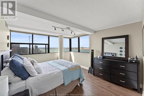 515 Riverside Drive West Unit# 1607, Windsor, ON - Indoor Photo Showing Bedroom
