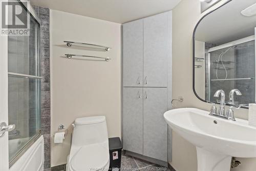 515 Riverside Drive West Unit# 1607, Windsor, ON - Indoor Photo Showing Bathroom