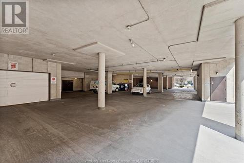 515 Riverside Drive West Unit# 1607, Windsor, ON - Indoor Photo Showing Garage