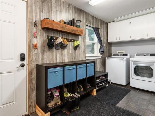 9516 Doyle Rd, Black Creek, BC - Indoor Photo Showing Laundry Room