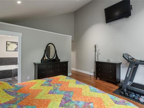 9516 Doyle Rd, Black Creek, BC - Indoor Photo Showing Bedroom