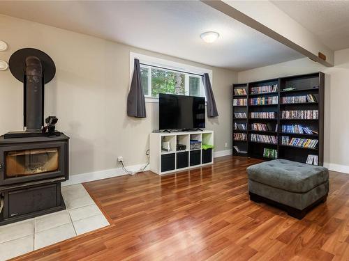 9516 Doyle Rd, Black Creek, BC - Indoor Photo Showing Living Room With Fireplace