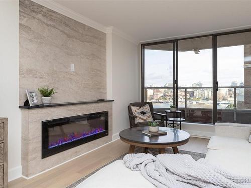 807-225 Belleville St, Victoria, BC - Indoor Photo Showing Living Room With Fireplace