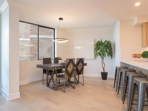 807-225 Belleville St, Victoria, BC - Indoor Photo Showing Dining Room