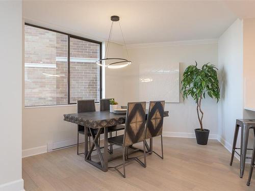 807-225 Belleville St, Victoria, BC - Indoor Photo Showing Dining Room