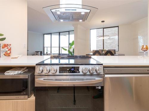 807-225 Belleville St, Victoria, BC - Indoor Photo Showing Kitchen