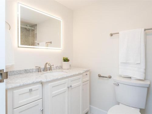 807-225 Belleville St, Victoria, BC - Indoor Photo Showing Bathroom