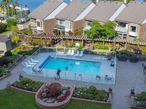 807-225 Belleville St, Victoria, BC - Outdoor With In Ground Pool