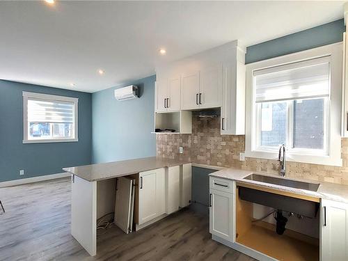 105 Despard Ave, Parksville, BC - Indoor Photo Showing Kitchen With Upgraded Kitchen