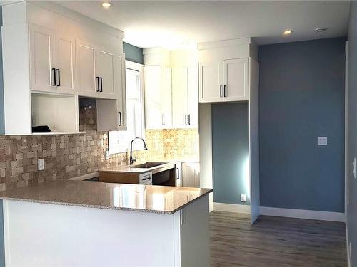 105 Despard Ave, Parksville, BC - Indoor Photo Showing Kitchen With Upgraded Kitchen