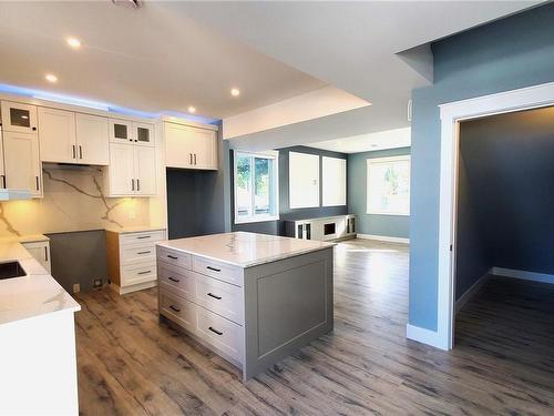 105 Despard Ave, Parksville, BC - Indoor Photo Showing Kitchen