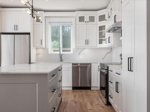 207 Dunbar Way, Parksville, BC - Indoor Photo Showing Kitchen With Upgraded Kitchen
