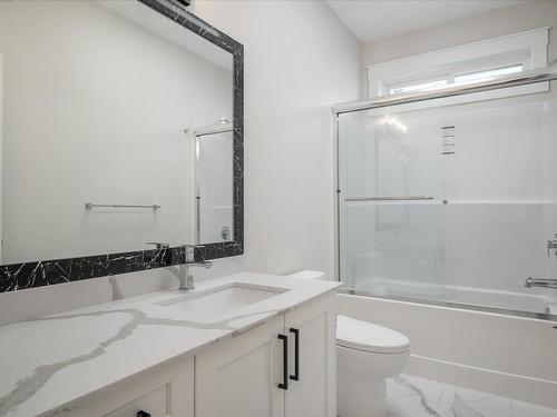 207 Dunbar Way, Parksville, BC - Indoor Photo Showing Bathroom