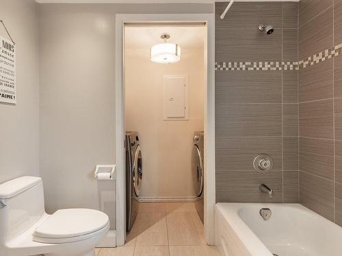 Bathroom - 257 Rue De La Noue, Montréal (Verdun/Île-Des-Soeurs), QC - Indoor Photo Showing Bathroom