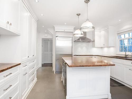 Kitchen - 27 Cours Laurier, Beaconsfield, QC - Indoor Photo Showing Kitchen With Upgraded Kitchen