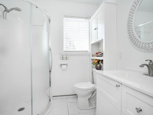 Powder room - 27 Cours Laurier, Beaconsfield, QC - Indoor Photo Showing Bathroom