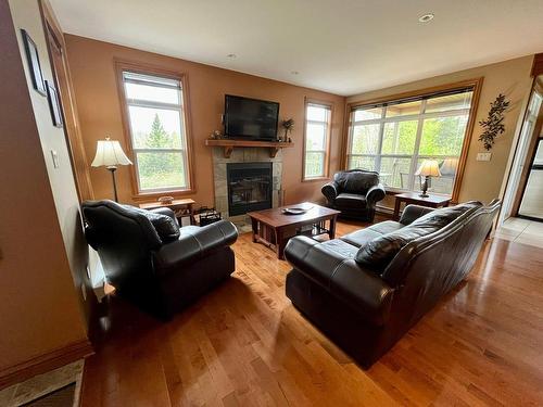 Living room - 1602 Ch. Du Golf, Mont-Tremblant, QC 