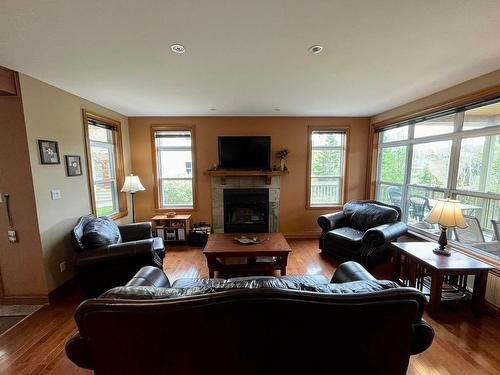 Living room - 1602 Ch. Du Golf, Mont-Tremblant, QC 