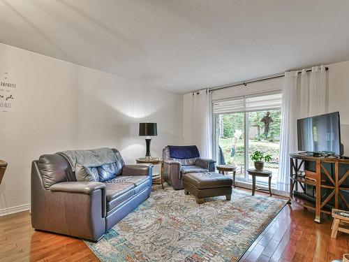 Living room - 214 Rue Desjardins, Sainte-Agathe-Des-Monts, QC - Indoor Photo Showing Living Room