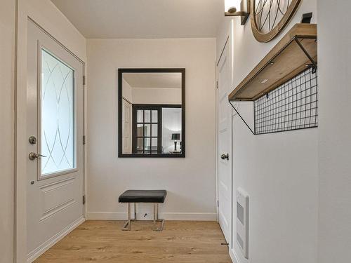 Vue d'ensemble - 214 Rue Desjardins, Sainte-Agathe-Des-Monts, QC - Indoor Photo Showing Living Room