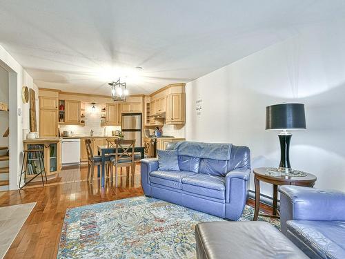 Vue d'ensemble - 214 Rue Desjardins, Sainte-Agathe-Des-Monts, QC - Indoor Photo Showing Living Room