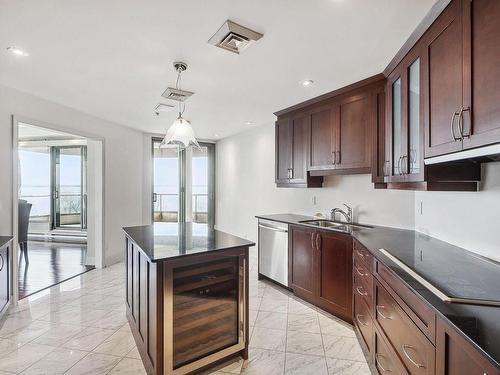 Kitchen - 606-200 Av. Des Sommets, Montréal (Verdun/Île-Des-Soeurs), QC - Indoor Photo Showing Kitchen With Double Sink