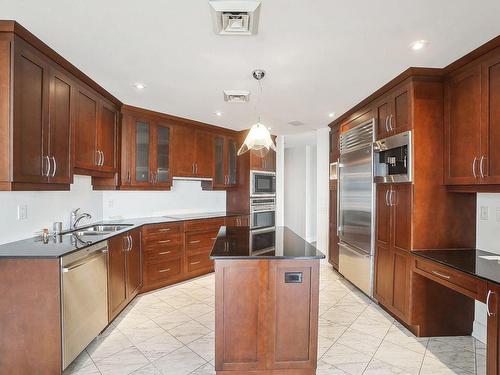 Kitchen - 606-200 Av. Des Sommets, Montréal (Verdun/Île-Des-Soeurs), QC - Indoor Photo Showing Kitchen With Double Sink