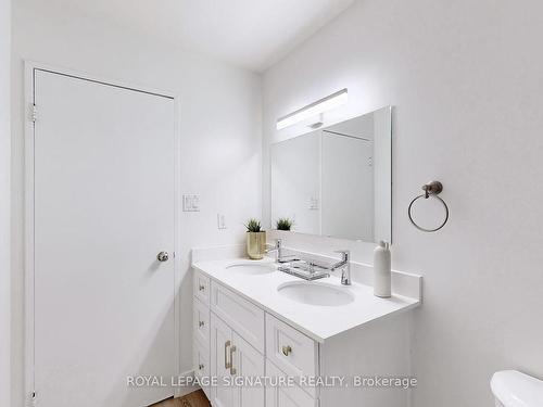 54-15 Pebble Bywy, Toronto, ON - Indoor Photo Showing Bathroom