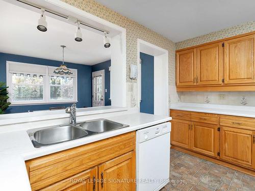 65 Lionel Heights Cres, Toronto, ON - Indoor Photo Showing Kitchen With Double Sink