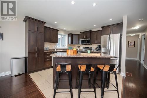 1020 Beatty Crescent, Deep River, ON - Indoor Photo Showing Kitchen With Upgraded Kitchen