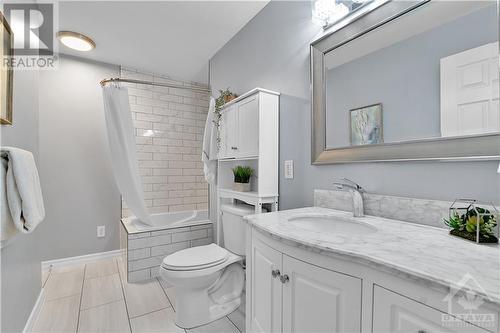 2 Welland Street, Perth, ON - Indoor Photo Showing Bathroom